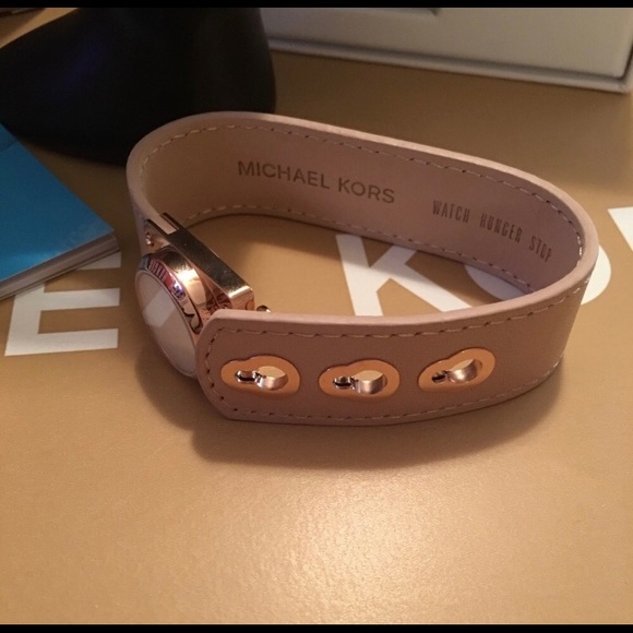 Michael Kors Activity Tracker - Picture 5 of 8